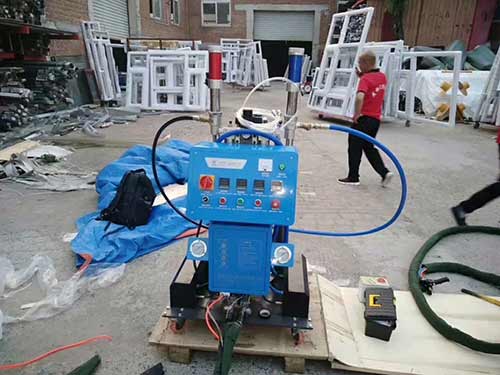 聚氨酯喷涂施工机械